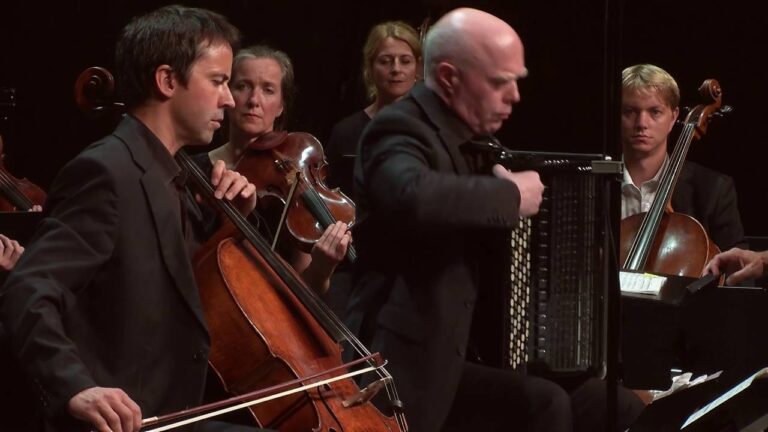 [Youtube] Sofia Gubaidulina – Sieben Worte for cello, bayan and strings