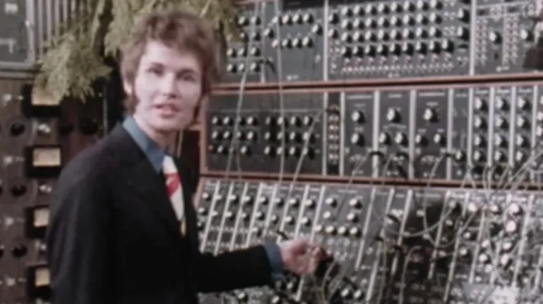 Wendy Carlos Demonstrates The Moog Modular Behind ‘Switched On Bach’